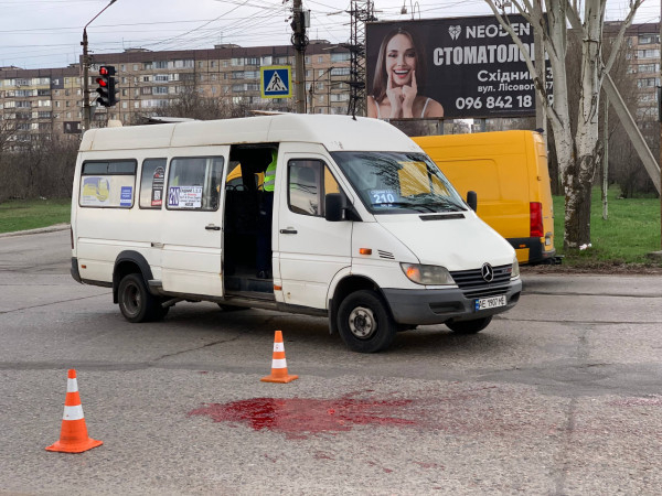 На Вечірньому бульварі маршрутне таксі збило пішохода0