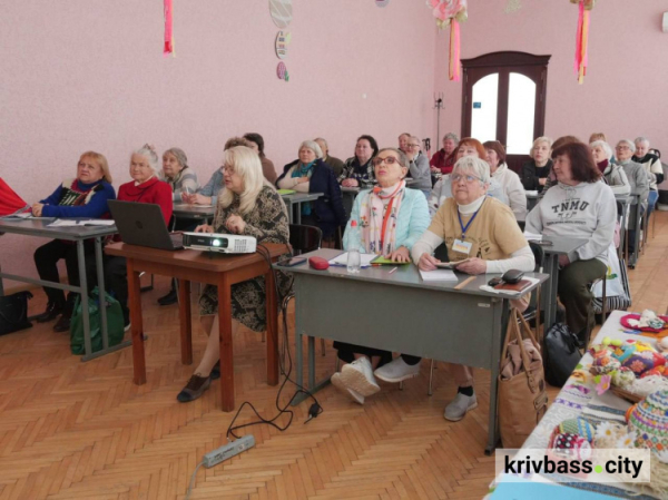 Навчання - як шлях до вічної молодості: у Кривому Розі триває 11-та сесія Університету третього віку для студентів поважного віку