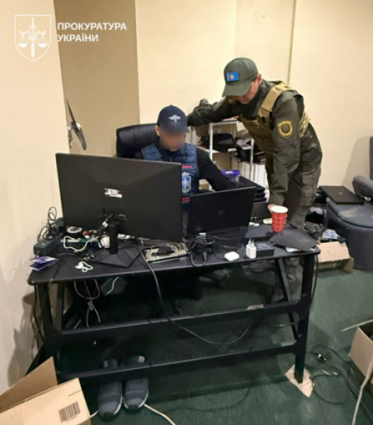 Обіцяли кохання і прибуток: у Дніпрі викрили шахраїв міжнародного масштабу5