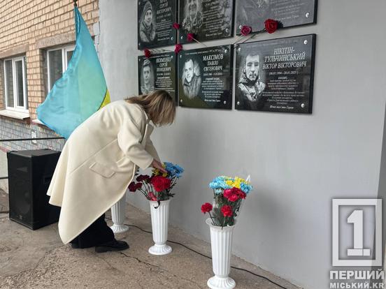 Пам’ять про захисників Володимира Покотила та Володимира Куща увічнили на фасаді криворізької гімназії №1096