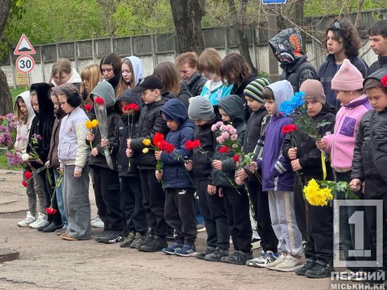 Пам’ять про захисників Володимира Покотила та Володимира Куща увічнили на фасаді криворізької гімназії №1091
