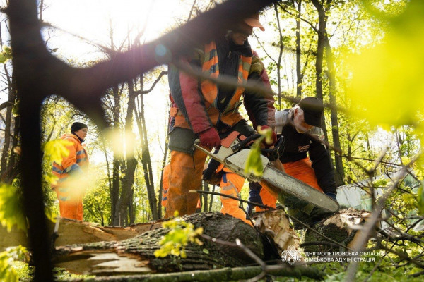 Після негоди світло повернули майже 130 тисячам абонентів на Дніпропетровщині2