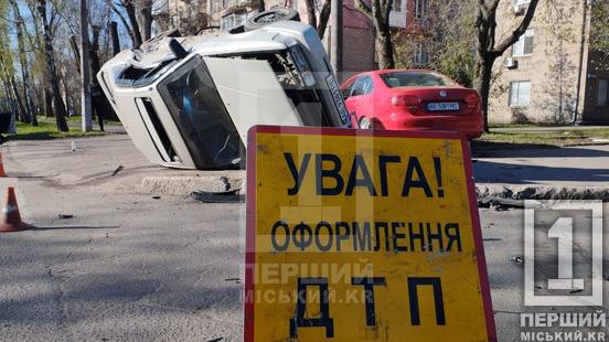 Після зіткнення опинилася на боку: на перехресті вул. Степана Тільги та Мистецької перевернулася Mazda4