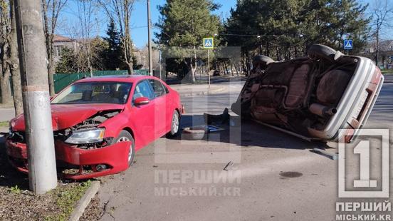 Після зіткнення опинилася на боку: на перехресті вул. Степана Тільги та Мистецької перевернулася Mazda3