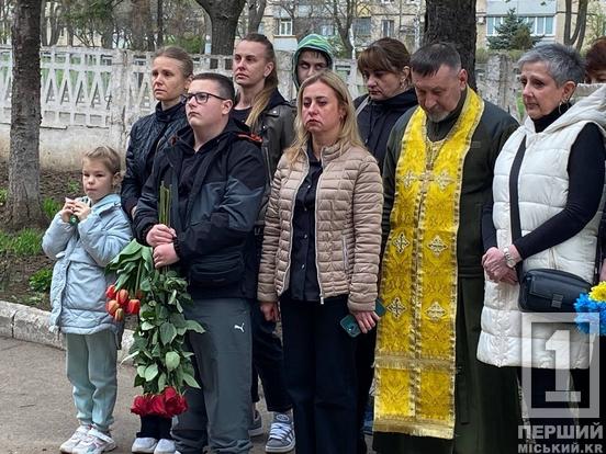 Почесті для Героя: на честь криворізького нацгвардійця Романа Гладуна відкрили меморіальну дошку1