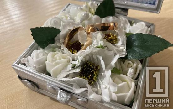 Понад дві тисячі нових родин за тиждень: на Дніпропетровщині закохані військові побралися прямо в реанімації