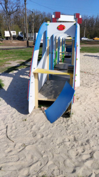 Пошкодили новий дитячий майданчик у Кривому Розі1