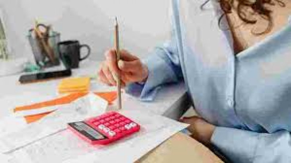 Що зміниться для українців у квітні: соцвиплати, податки та пенсії0