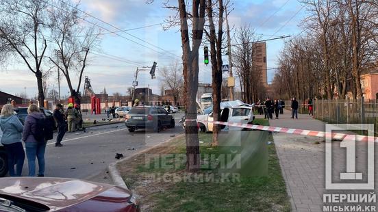 Смертельна ДТП біля шахти «Криворізька»: двоє загиблих та потрощені автівки3