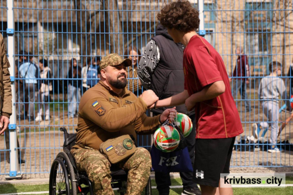 Спорт поруч із домом: в одному з районів Кривого Рогу відкрили новий дворовий стадіон3
