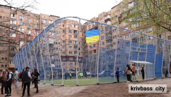 Спорт поруч із домом: в одному з районів Кривого Рогу відкрили новий дворовий стадіон1