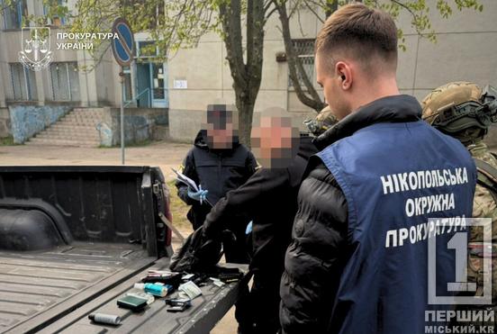 Статус «обмежено придатного» за 4000 доларів: у Нікополі затримали працівника ТЦК2