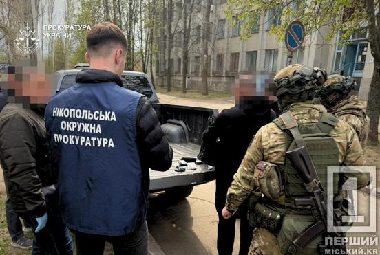 Статус «обмежено придатного» за 4000 доларів: у Нікополі затримали працівника ТЦК1