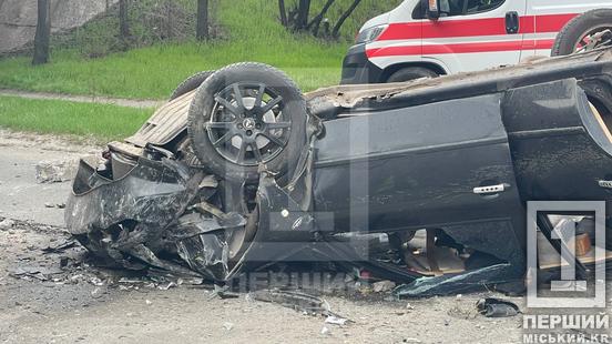 Троє людей госпіталізовано з переламами: у Кривому Розі легковик вилетів із мосту1
