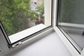 У Кривому Розі чоловік упав із третього поверху