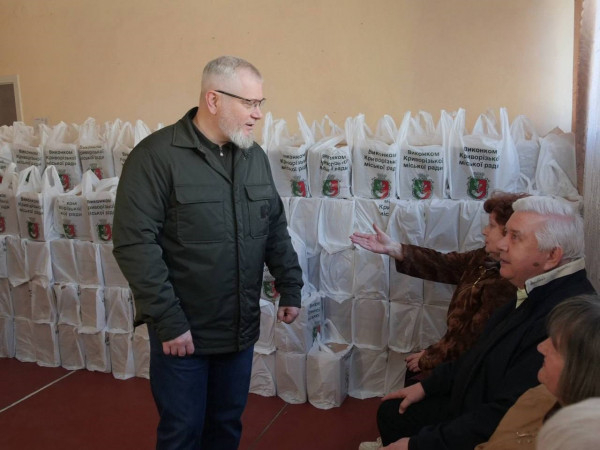 У Кривому Розі триває перша у цьому році «хвиля» видачі безкоштовних продуктових наборів для вразливих верств населення7