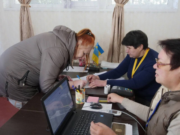 У Кривому Розі триває перша у цьому році «хвиля» видачі безкоштовних продуктових наборів для вразливих верств населення3