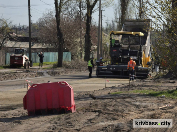 У Кривому Розі триває ремонт транзитних магістралей: роботи на вулиці 17-ї танкової бригади планують завершити у травні2