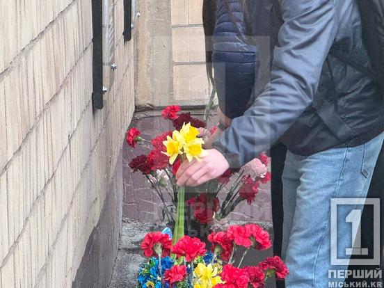 У Криворізькій гімназії №15 відкрили меморіальну дошку на честь Олександра Касянчука4