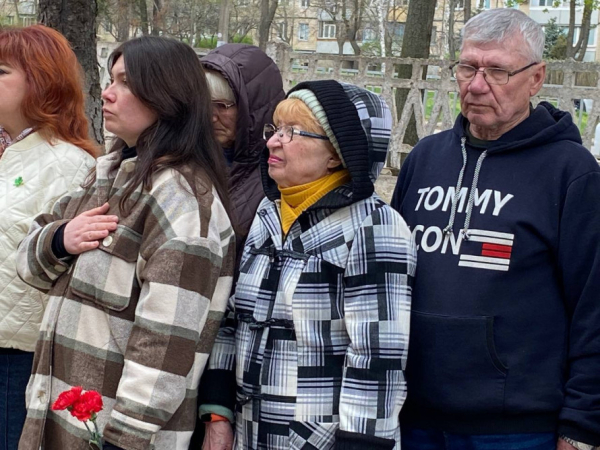 У криворізькій гімназії відкрили меморіальну дошку випускнику, загиблому Воїну Роману Гладуну3