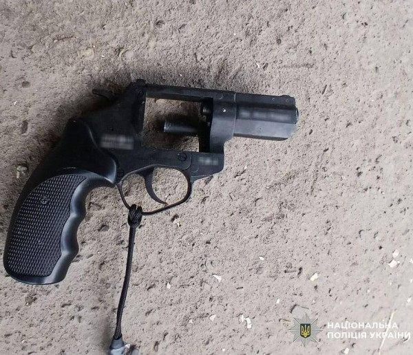 У Львові чоловік відкрив стрілянину в багатоповерхівці0