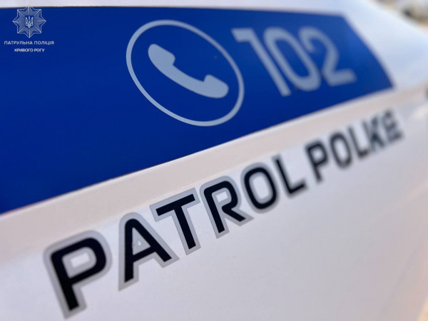 У Покровському районі патрульні виявили двох чоловіків з ймовірними наркотиками0