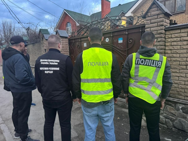 У Сумах викрили сутенерку, яка намагалася втягнути 16-річну сироту в проституцію1