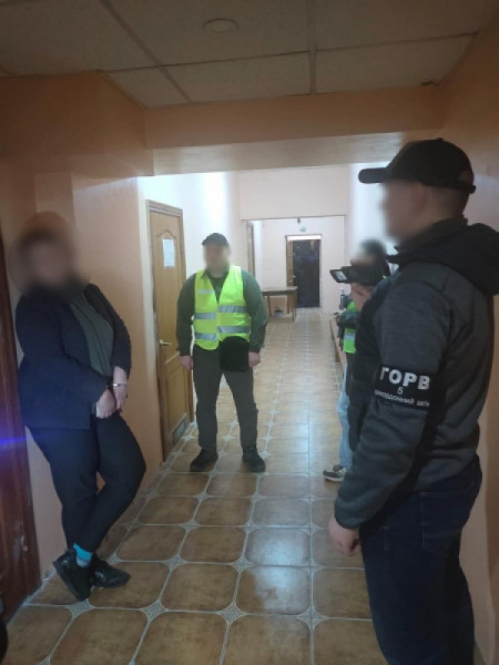 У Сумах викрили сутенерку, яка намагалася втягнути 16-річну сироту в проституцію5