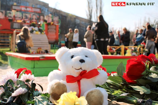 Вшанували пам&rsquo;ять вбитих балістикою людей на вул. Різниченка в Кривому Розі