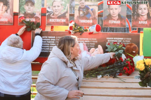 Вшанували пам&rsquo;ять вбитих ракетою людей на вул. Різниченка в Кривому Розі