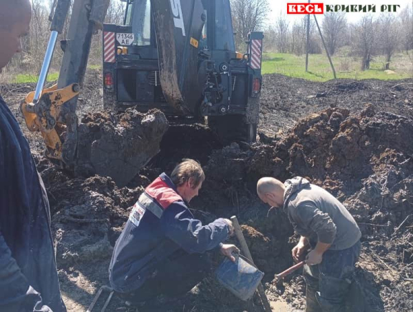 Працюють комунальники Апостоловеводоканал в Криворізькому районі