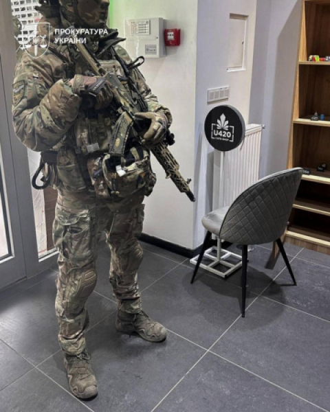 В Україні ліквідували мережу збуту наркотиків під виглядом сувенірної продукції2