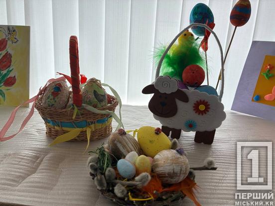 Великодні пряники та підтримка: патрульні Кривого Рогу провели майстер-клас для дітей з Маріуполя5