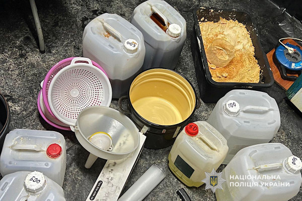 Вилучили психотропів на понад 6 мільйонів гривень: поліція Дніпра ліквідувала масштабну нарколабораторію1