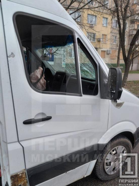 Ворожий дрон у Нікополі поцілив у авто з пасками: люди дивом залишилися живі2