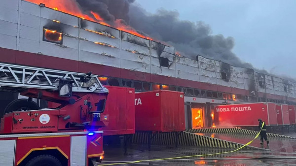 Вранці росіяни вдарили по Луцьку: пошкоджено термінал Нової пошти, продуктовий склад і житловий будинок0