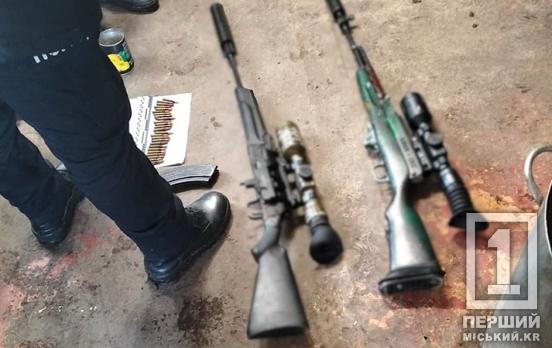 Арсенал у багажнику та вдома: на Дніпропетровщині затримали чоловіка зі зброєю та сотнями набоїв