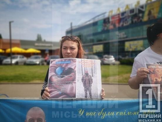 «Будь голосом полонених»: на 95-му кварталі понад сотню криворіжців вийшли на акцію в День матері2