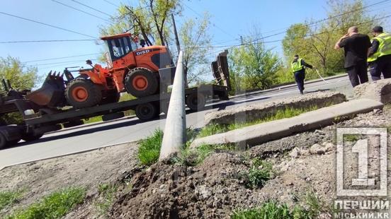 ДТП на Пісочній: вантажівка повалила стовп, рух транспорту ускладнений1