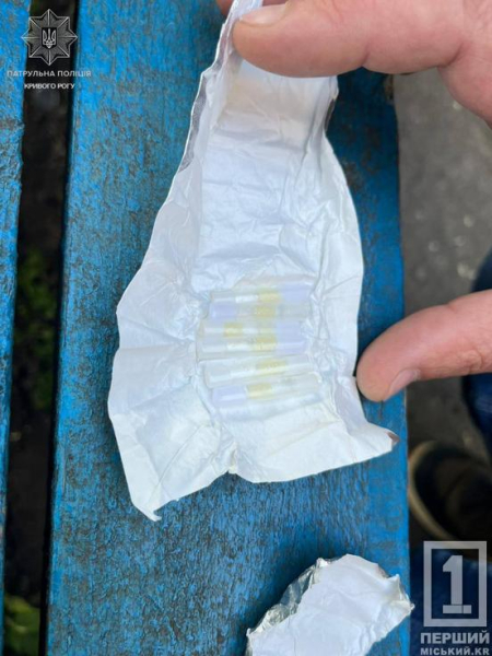 Ховав під гумкою шортів: у Тернівському районі затримали перехожого з партією заборонки