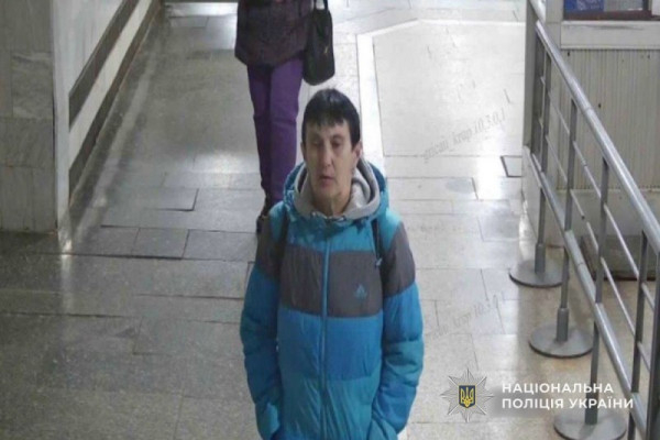 Криворізькі поліцейські встановлюють особу жінки, яку підозрюють у вчиненні крадіжки0