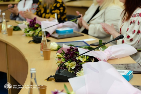 На Дніпропетровщині нагородили фіналістів конкурсу «Учитель року – 2026»