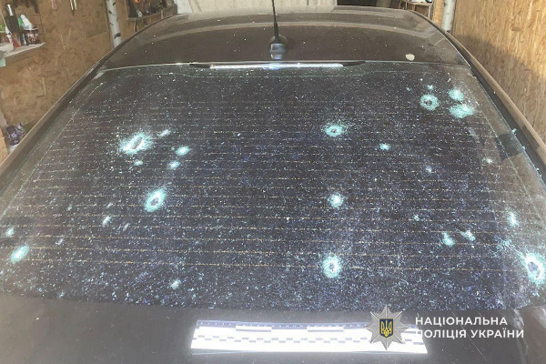 На Дніпропетровщині поліцейські повідомили про підозру чоловіку, який влаштував стрілянину поблизу житлових багатоквартирних будинків2