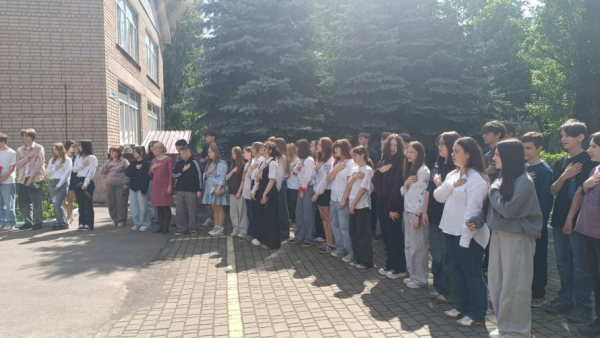 Назавжди 32: у Кривому Розі відкрили меморіальну дошку загиблому Захиснику Іллі Звягінцеву