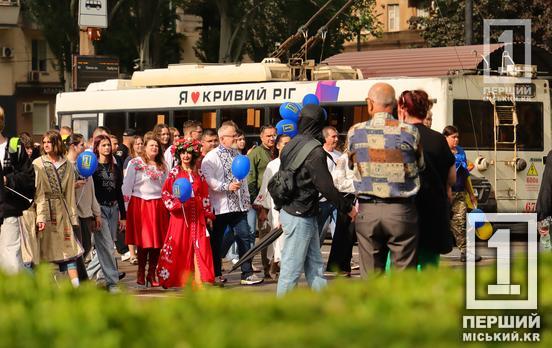 Негода не стала на заваді: парад вишиванок у Кривому Розі завершився незабутнім концертом