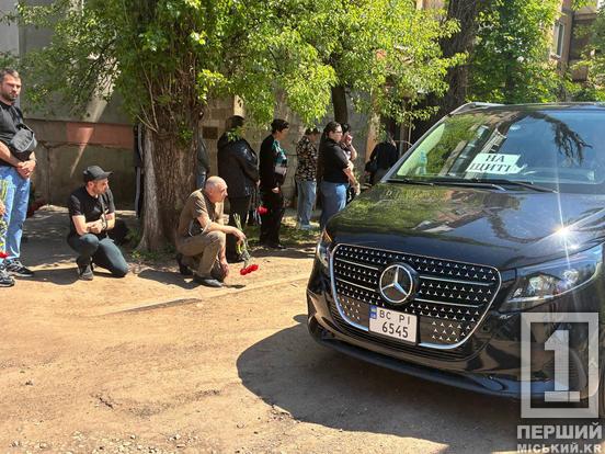 Обіцяв приїхати на 40-річчя, але повернувся «на щиті»: у Кривому  Розі спочиватиме  полеглий захисник Андрій Чепік2