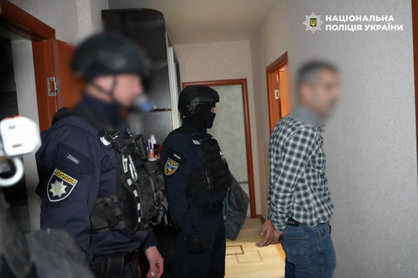 Продаж гуманітарки на ринку: викрито схему на 44 млн грн0