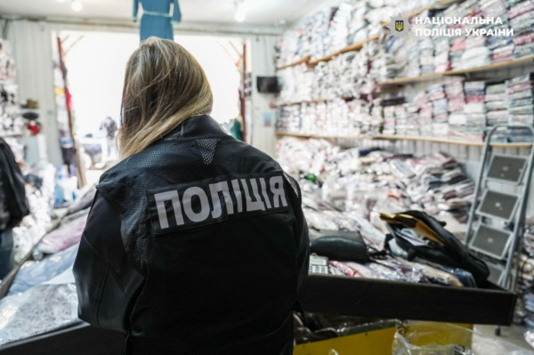 Продаж гуманітарки на ринку: викрито схему на 44 млн грн1
