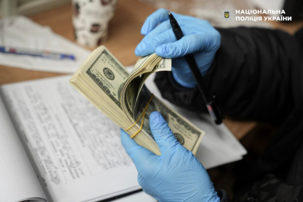 Продаж гуманітарки на ринку: викрито схему на 44 млн грн3