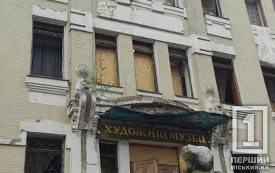 Рятують від обстрілів: з Дніпропетровщини евакуювали 35 тисяч музейних скарбів